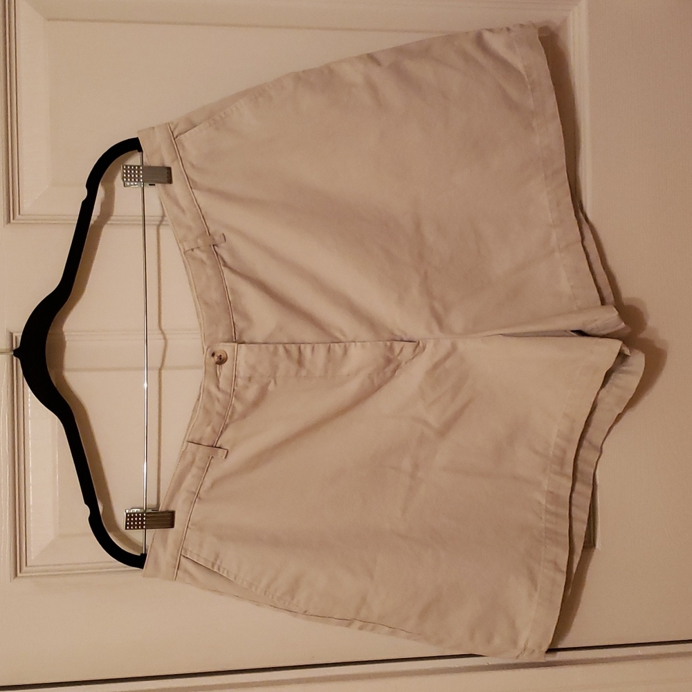 Eddie Bauer shorts in khaki/sand size 20